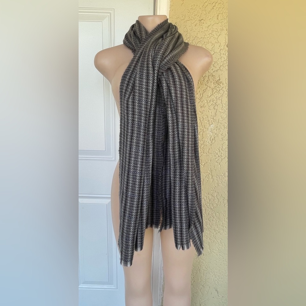 Aerie Black and Gray Patterned Scarf